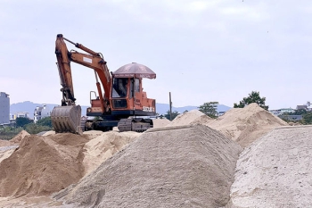 Giá cát xây dựng tại miền Trung tăng chóng mặt, khan hiếm nguồn cung