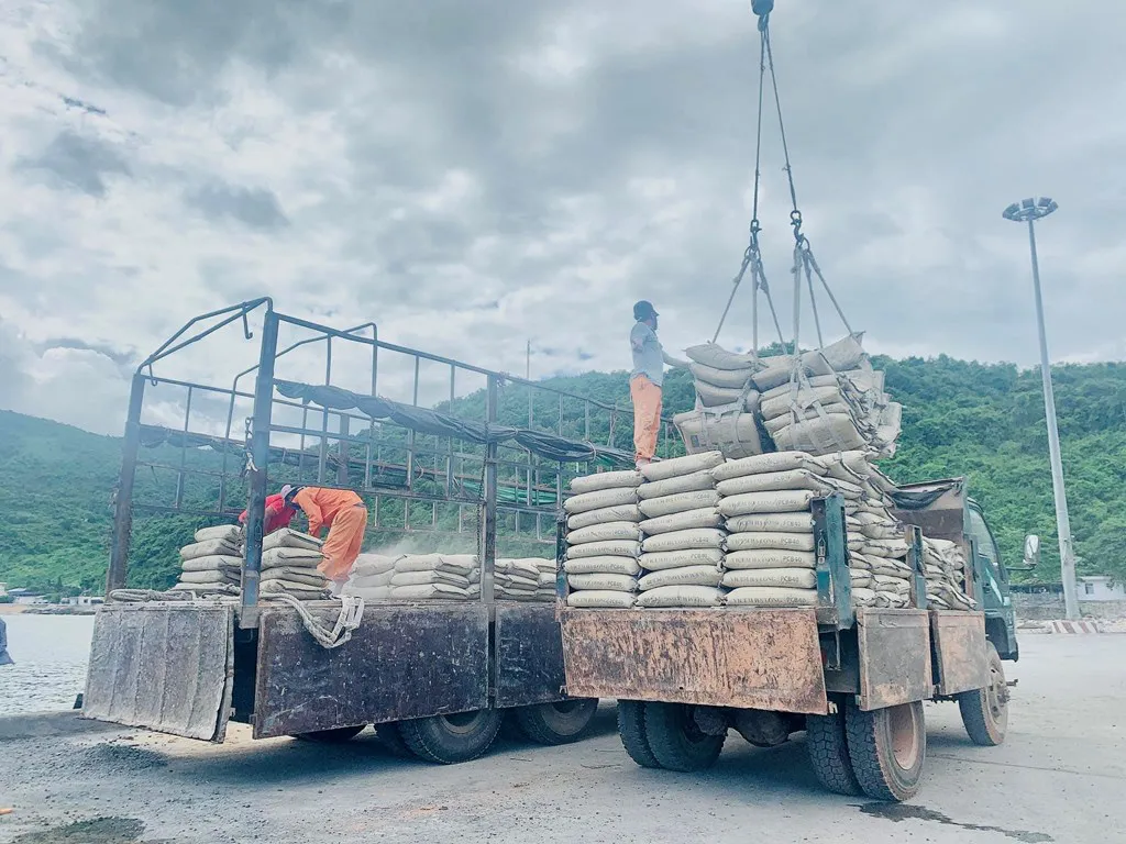 Thị trường xi măng tháng 5 sụt giảm do công trình thiếu cát, đá
