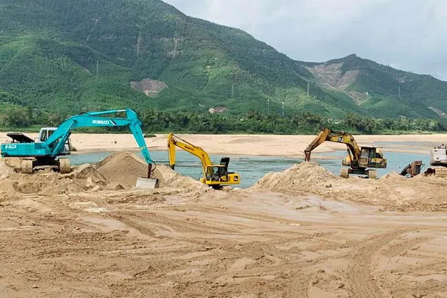Chênh lệch giá cát bất thường tại miền Trung: Quảng Ngãi ổn định, Đà Nẵng lao đao vì khan hiếm