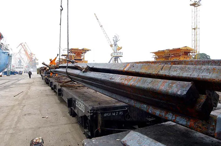 Nhập khẩu sắt thép và phế liệu tăng mạnh trong tháng 4