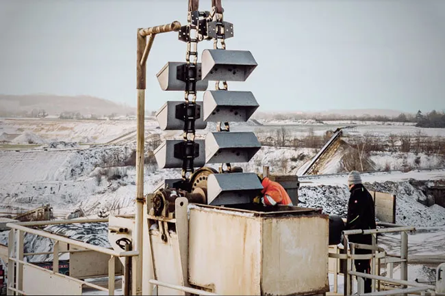 Giải pháp nâng cao hiệu quả hệ thống truyền động cho gầu nâng và băng tải trong nhà máy xi măng