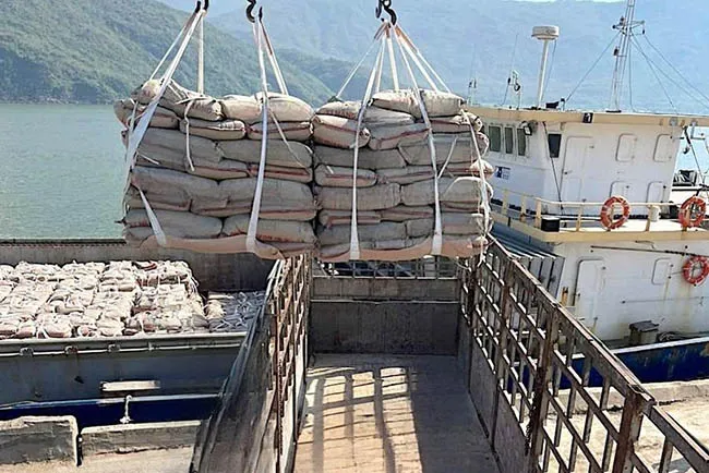 Sản xuất và tiêu thụ xi măng trong nước khởi sắc trong tháng cuối năm