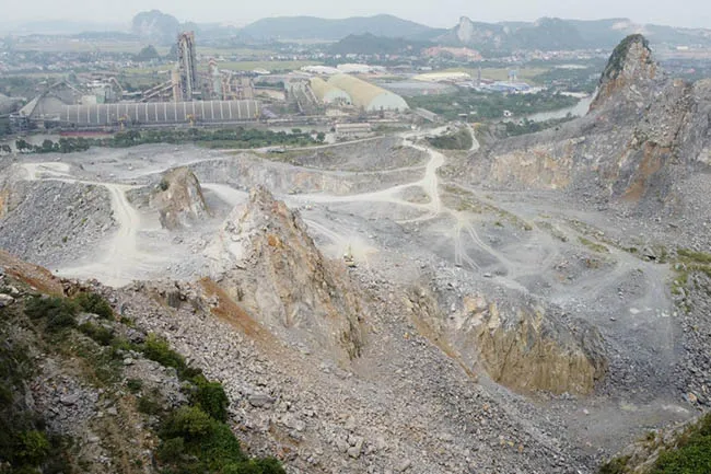 Những bất cập trong cấp phép khai thác mỏ nguyên liệu làm xi măng