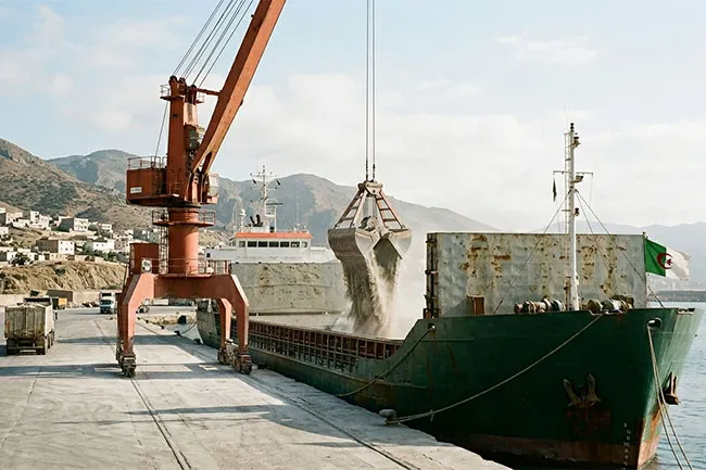 Algeria chuyển từ nước nhập khẩu sang xuất khẩu xi măng