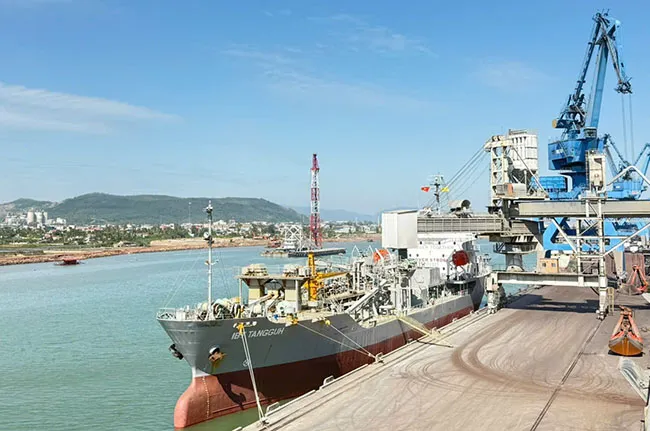 Thách thức chi phí và chuỗi cung ứng, xuất khẩu xi măng và clinker vẫn đạt hơn 97 triệu USD