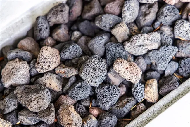 Bê tông geopolymer nhẹ từ đá bọt làm giảm khối lượng và duy trì cường độ tốt hơn khi chịu nhiệt