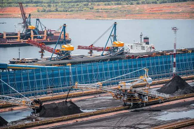 Petcoke tăng sức cạnh tranh nhờ mức chiết khấu lớn so với giá than