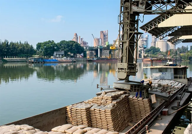 Tháng 7 tăng tốc trở lại, nhu cầu trong nước dẫn dắt thị trường xi măng