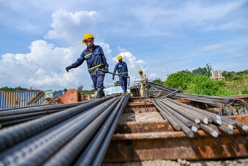 Cổ phiếu vật liệu xây dựng trông chờ vào động lực từ đầu tư công