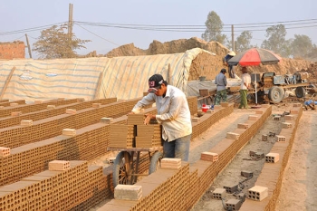 Kon Tum: Khan hiếm kéo dài khiến gạch xây tăng giá chóng mặt