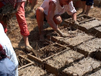 Tái sử dụng nguyên vật liệu để kiểm soát tình trạng biến đổi khí hậu