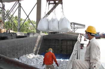 4 tháng: Xuất khẩu 14,94 triệu tấn xi măng và clinker