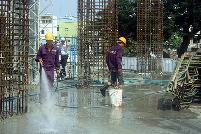 Cách bảo dưỡng bê tông đúng kỹ thuật.