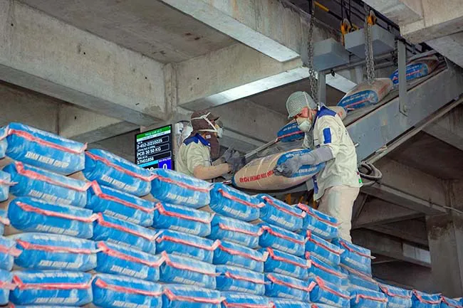 Tiêu thụ xi măng giảm mạnh: Áp lực tồn kho và chi phí sản xuất gia tăng.