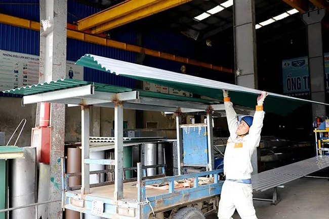 Hà Tĩnh: Nhu cầu vật liệu xây dựng tăng đột biến sau bão, thị trường khan hiếm.