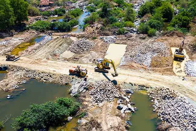Thủ tướng chỉ đạo bình ổn giá vật liệu xây dựng,  tháo gỡ nút thắt thủ tục, đảm bảo tiến độ dự án.