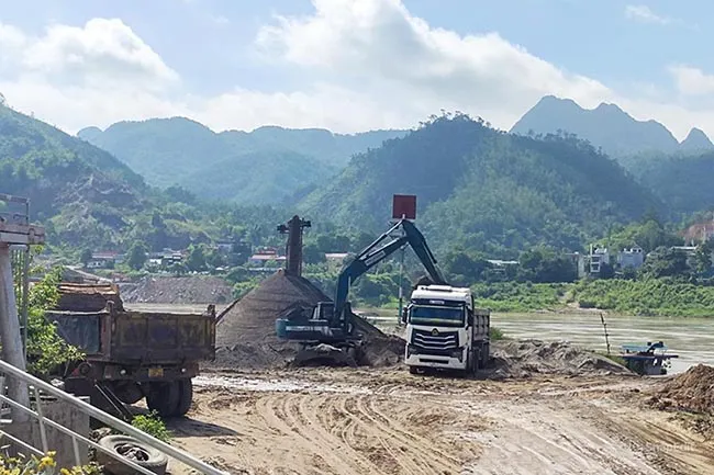 Giá cát xây dựng tại Hòa Bình tăng cao bất thường, người dân và doanh nghiệp lao đao.