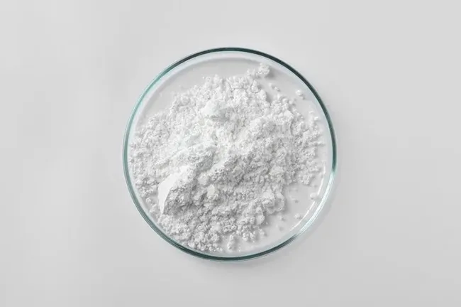 Kết hợp nano-TiO₂, tro bay và đá vôi giúp xi măng tăng độ bền, giảm phát thải.