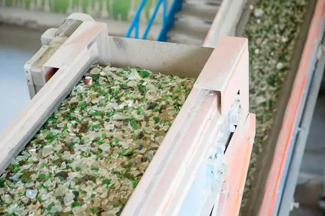 Gạch đất nén từ thủy tinh tái chế: Giải pháp bền vững giảm phụ thuộc vào xi măng.