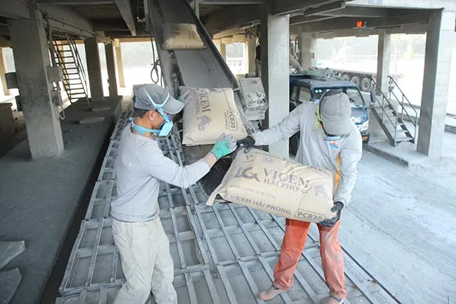 Ti&ecirc;u thụ xi măng của VICEM Hải Ph&ograve;ng đạt gần 2,3 triệu tấn, vượt kế hoạch năm 2025.