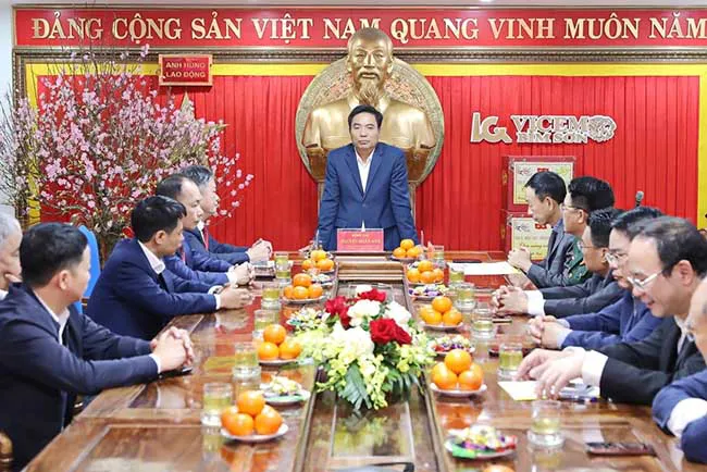 Lãnh đạo tỉnh Thanh Hóa chúc Tết và dự lễ ra quân sản xuất tại các doanh nghiệp xi măng.