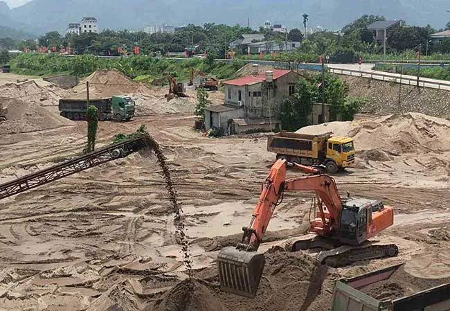 Sự thiếu hụt nguồn cung c&aacute;t x&acirc;y dựng v&agrave; bất cập trong quản l&yacute; khai th&aacute;c.