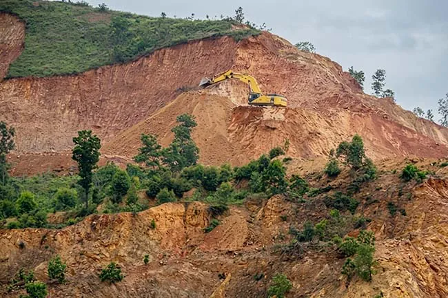 Thanh H&oacute;a xem x&eacute;t cấp ph&eacute;p thăm d&ograve; mỏ s&eacute;t l&agrave;m nguy&ecirc;n liệu xi măng cho C&ocirc;ng ty TNHH Long Sơn.