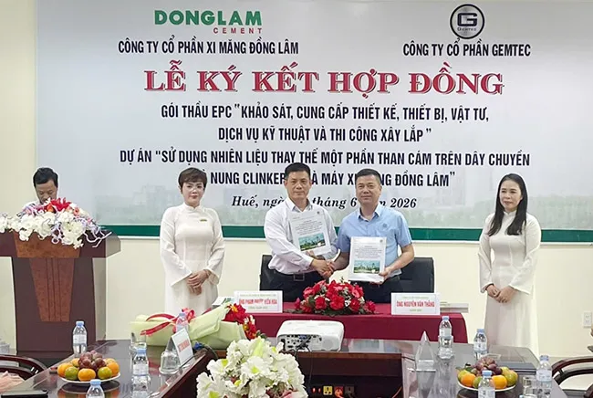 Lễ k&yacute; kết hợp đồng EPC cho dự &aacute;n sử dụng nhi&ecirc;n liệu thay thế một phần than c&aacute;m tr&ecirc;n d&acirc;y chuyền l&ograve; nung clinker tại nh&agrave; m&aacute;y Xi măng Đồng L&acirc;m.