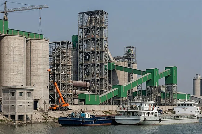 Ng&agrave;nh xi măng Bangladesh đang đối mặt &aacute;p lực k&eacute;p từ nhu cầu ti&ecirc;u thụ suy giảm v&agrave; chi ph&iacute; sản xuất ng&agrave;y c&agrave;ng gia tăng.