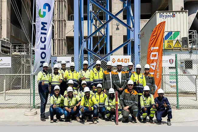 Holcim UAE thử nghiệm thu giữ và khoáng hóa CO₂ từ nhà máy xi măng.