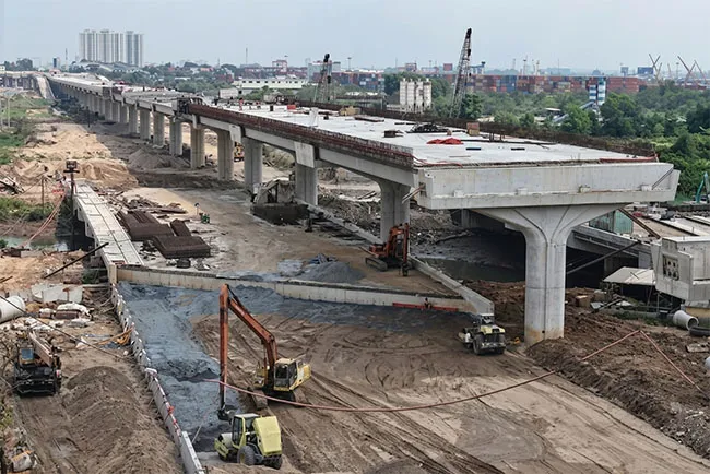 Đầu tư công năm 2026 với kế hoạch 1,02 triệu tỷ đồng mở rộng nhu cầu xây dựng và vật liệu, từ thép, xi măng đến các sản phẩm phục vụ hạ tầng.